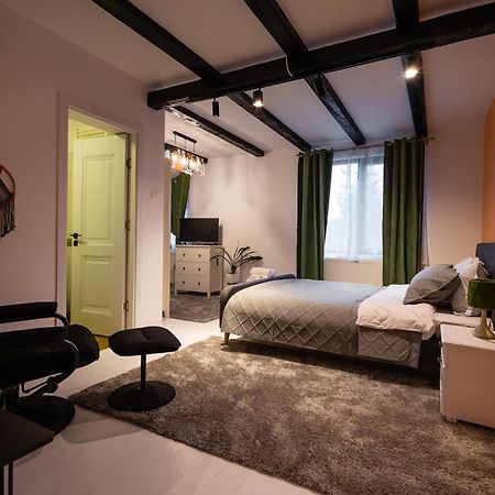 In Longfield Town Bed & Breakfast Campulung Moldovenesc Bagian luar foto