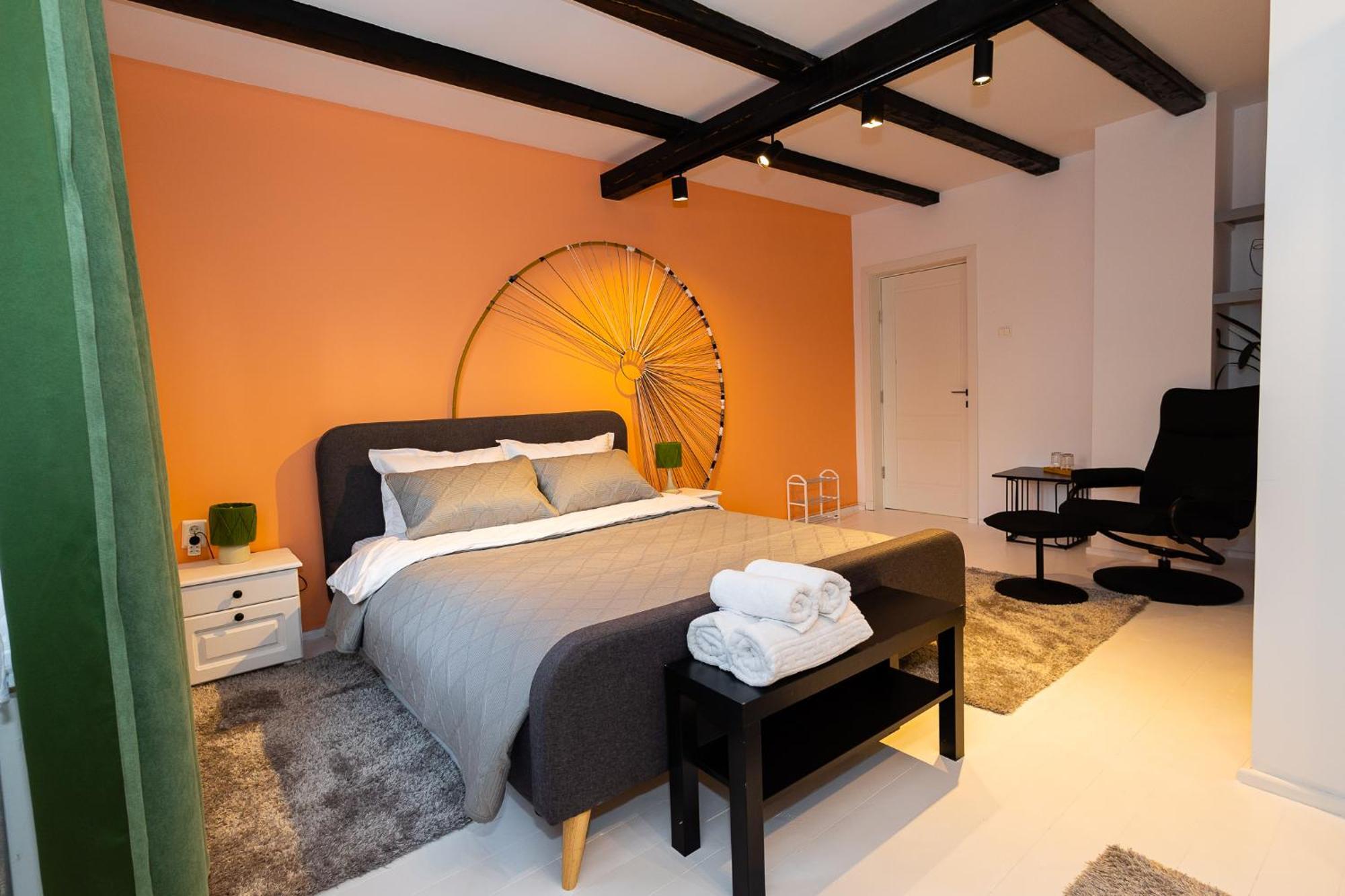 In Longfield Town Bed & Breakfast Campulung Moldovenesc Bagian luar foto