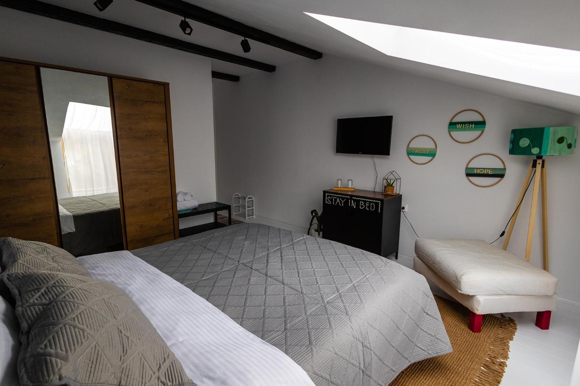 In Longfield Town Bed & Breakfast Campulung Moldovenesc Bagian luar foto