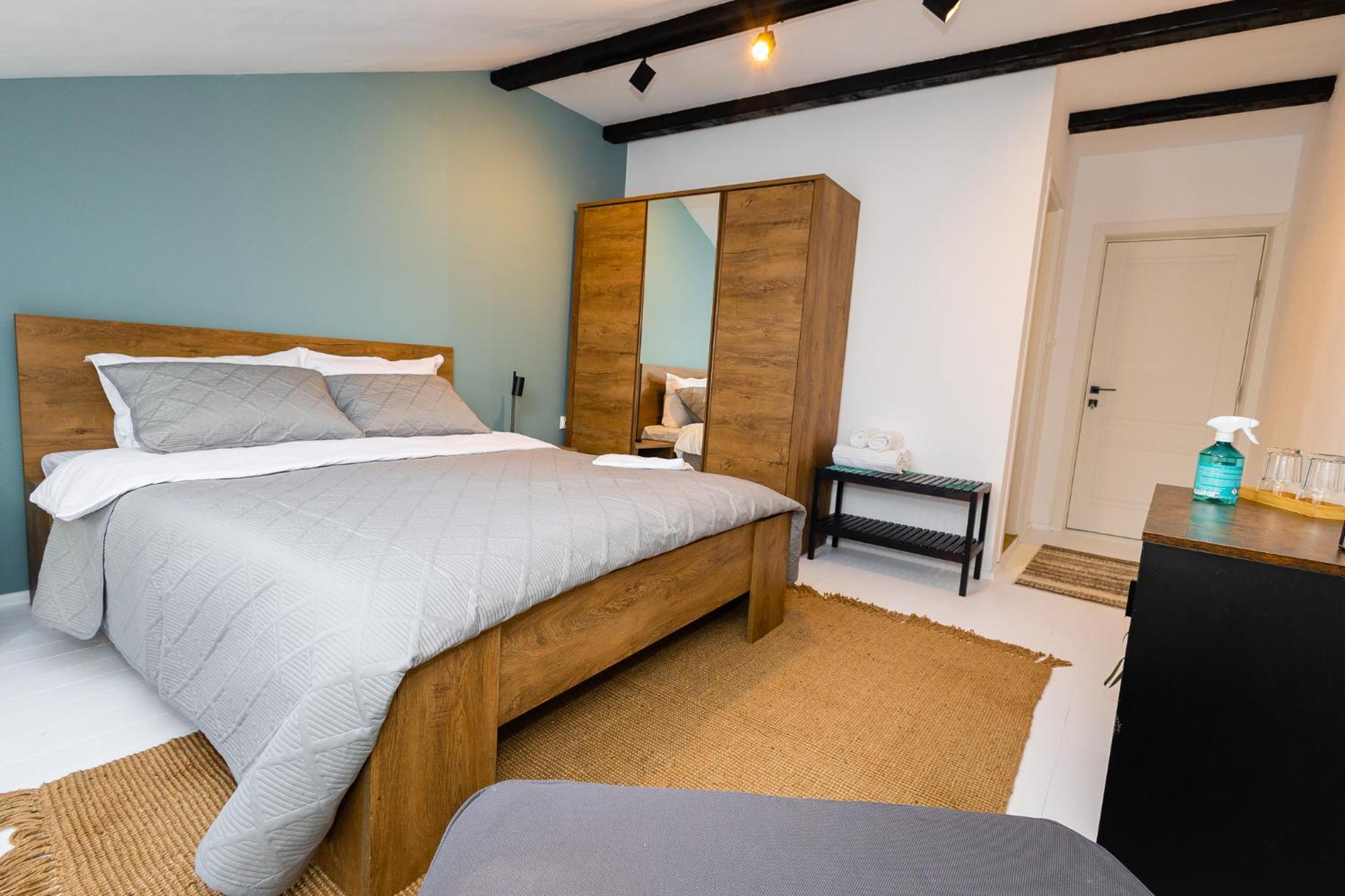 In Longfield Town Bed & Breakfast Campulung Moldovenesc Bagian luar foto