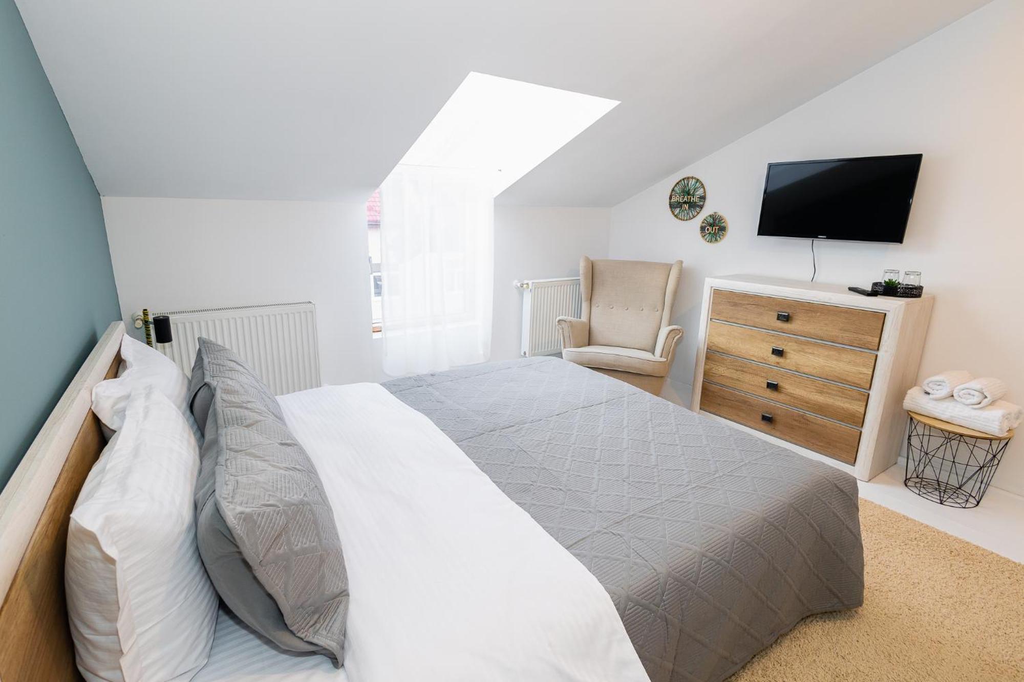 In Longfield Town Bed & Breakfast Campulung Moldovenesc Bagian luar foto