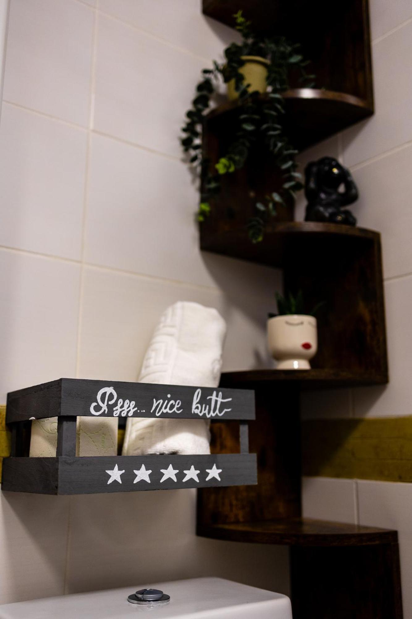 In Longfield Town Bed & Breakfast Campulung Moldovenesc Bagian luar foto